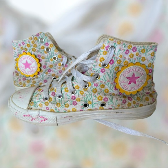 Converse Chuck Taylor floral high top shoes girls US
size 2Y - Picture 2 of 6